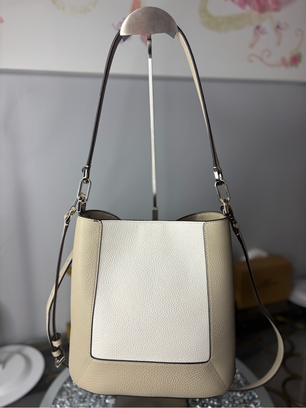 kate spade Lena Two-Tone Pebbled Leather Bucket Bag in Beige and White NWOT - Picture 5 of 16